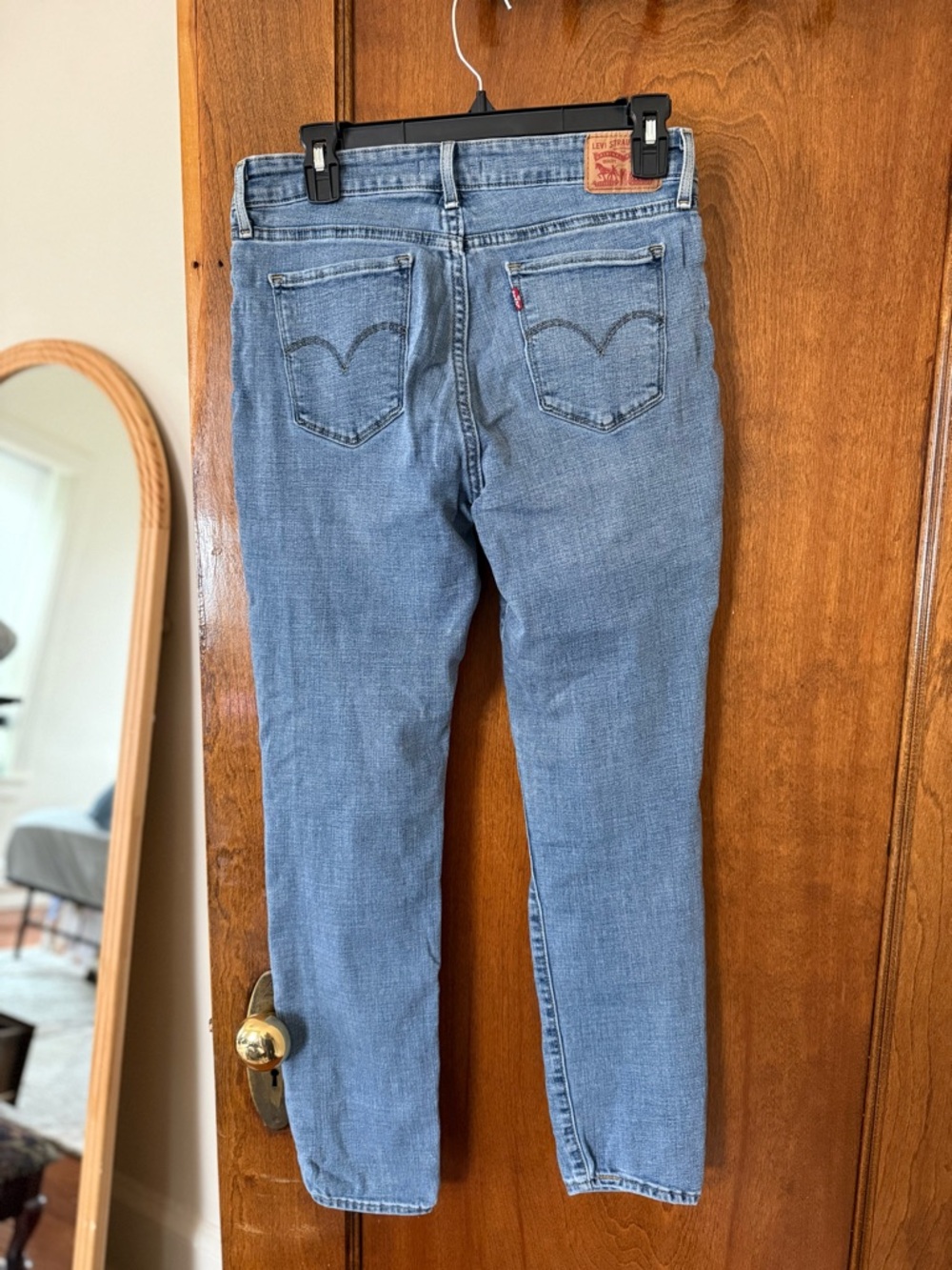 Levi’s 711 Skinny denim jeans / size 30 / light wash